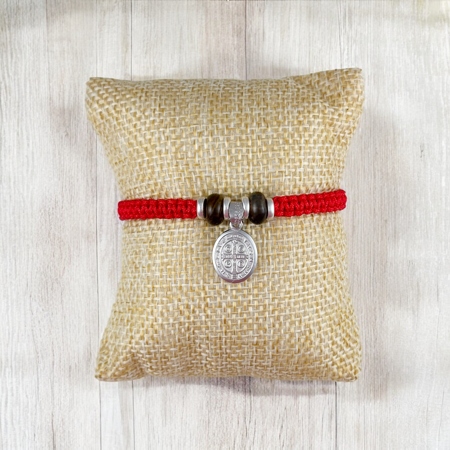 PULSERA MEDALLA OVAL SAN BENITO PLATA .925 TEJIDA ROJA