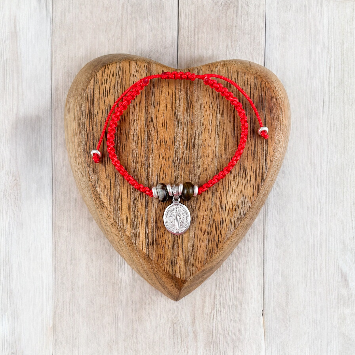 PULSERA MEDALLA OVAL SAN BENITO PLATA .925 TEJIDA ROJA