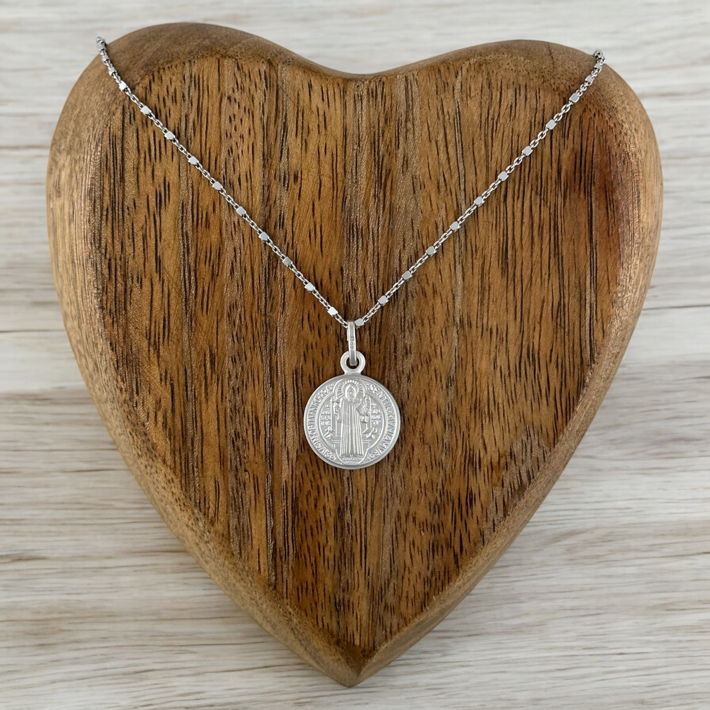 COLLAR MEDALLA SAN BENITO CADENA ALTERNADA PLATA RODIO .925