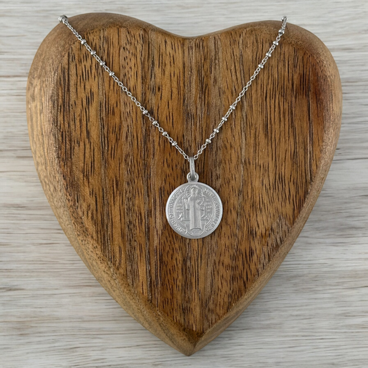COLLAR MEDALLA SAN BENITO CADENA ALTERNADA PLATA RODIO .925
