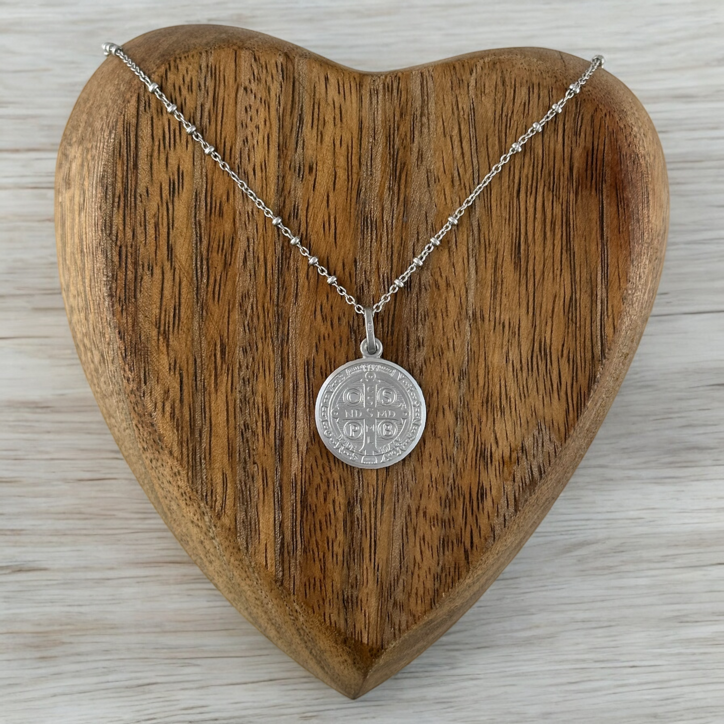 COLLAR MEDALLA SAN BENITO CADENA ALTERNADA PLATA RODIO .925