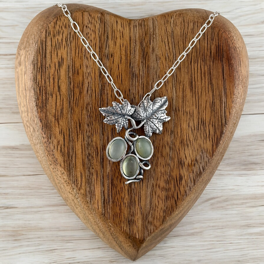 COLLAR RACIMO DE UVAS PIEDRA JADEITA PLATA .925