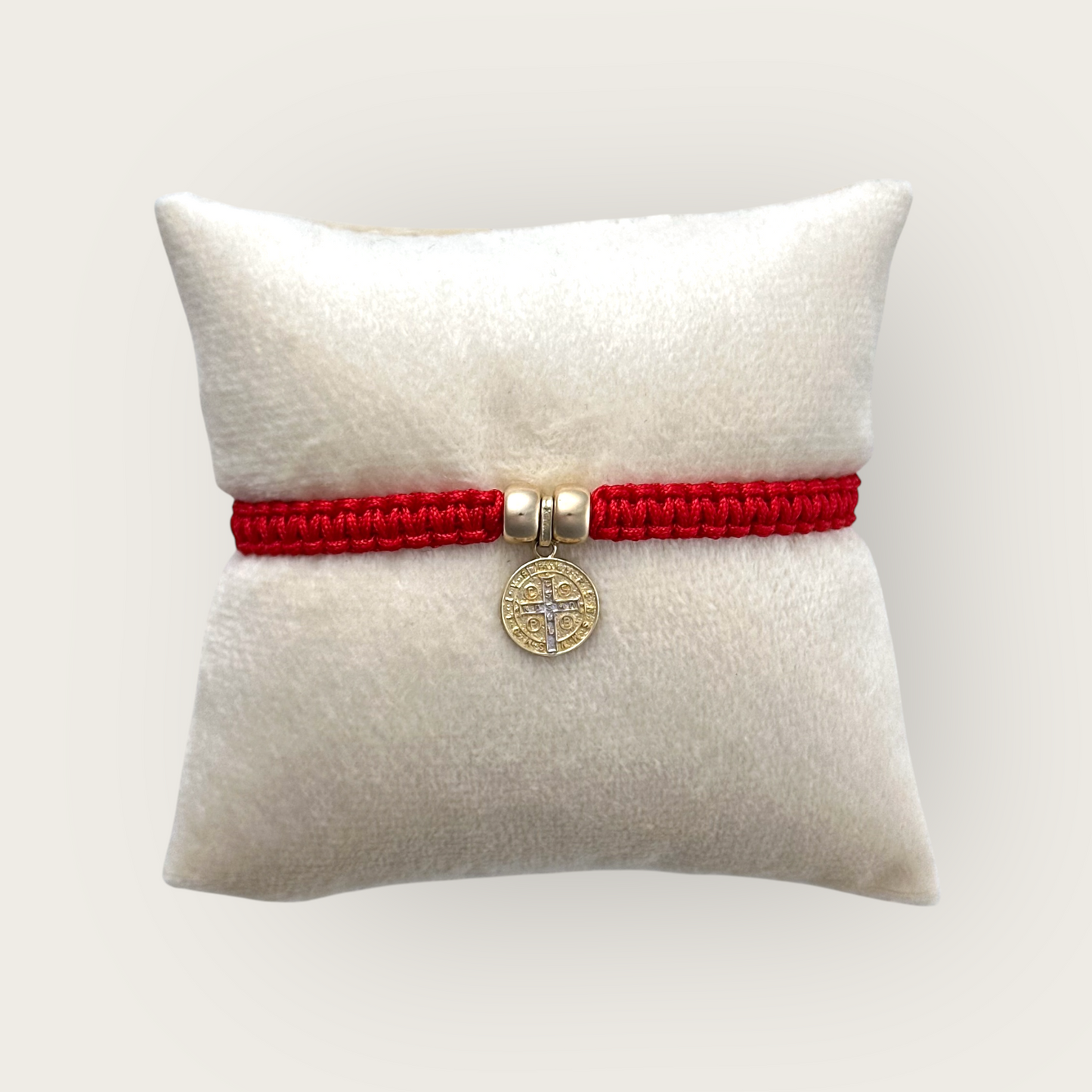 PULSERA MEDALLA SAN BENITO 1 ORO 10K TEJIDA ROJA